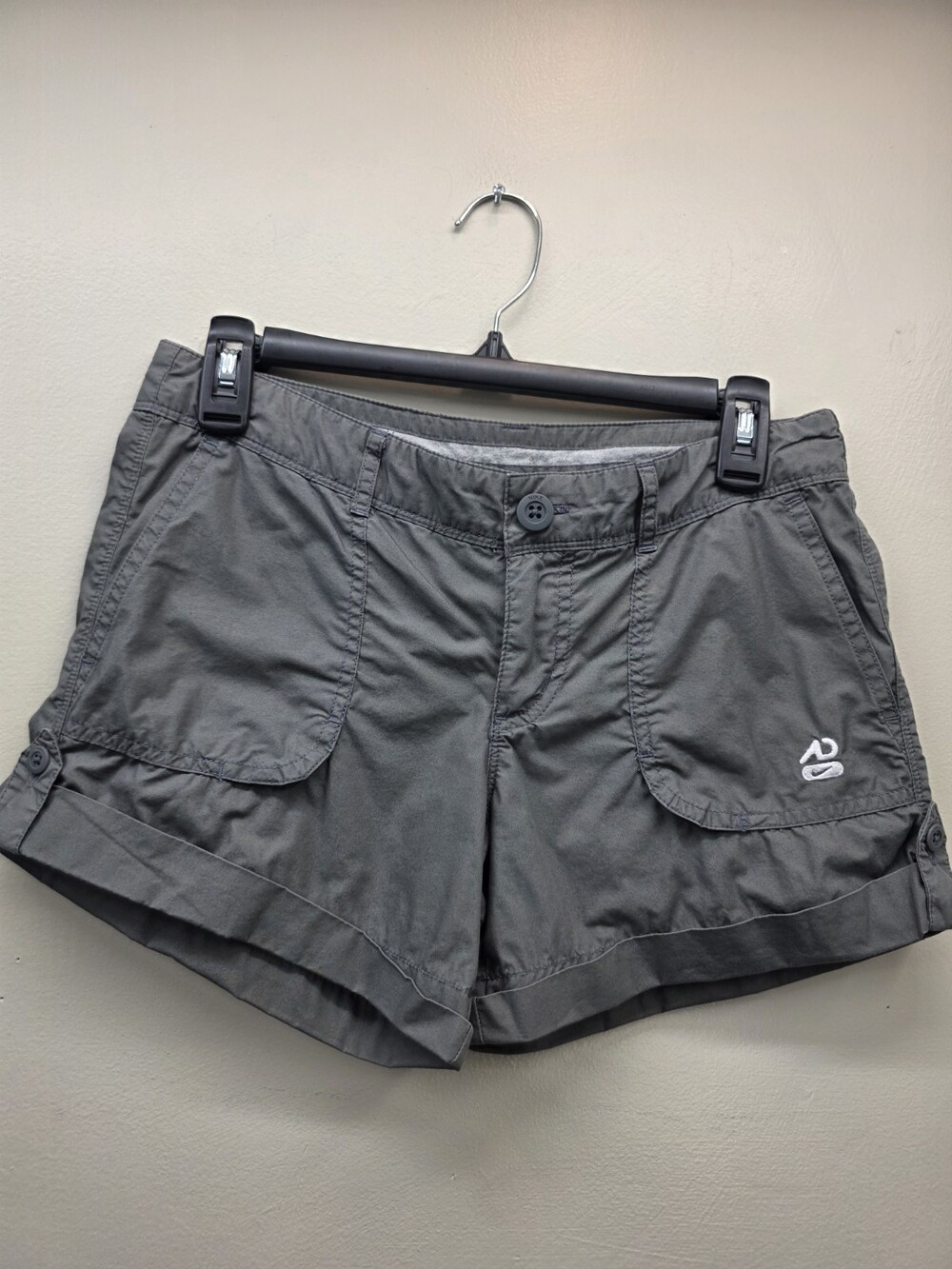 Nike womens shorts cuffed grey cargo pockets, Sz 6 Hiking, Activewear